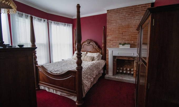 Saratoga Springs Apartment | Saratoga Track Rental Downtown Saratoga