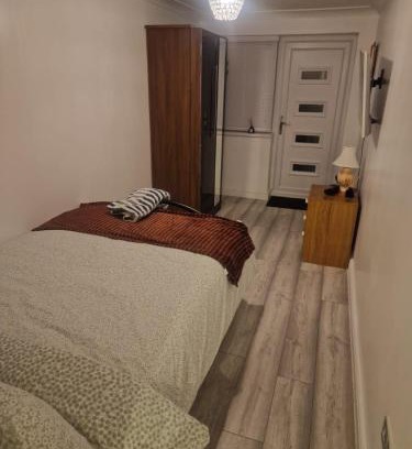 Havering Apartment | Sariyu space studio flat with own bathroom and Kichen