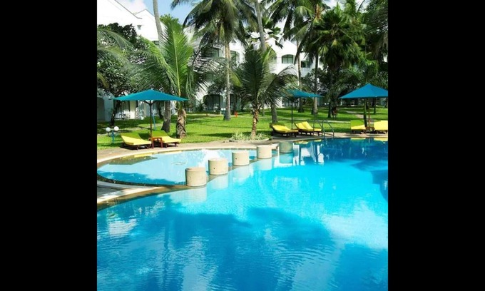 Nyali Bed & Breakfast | Sarova Whitesands Beach Resort & Spa 1