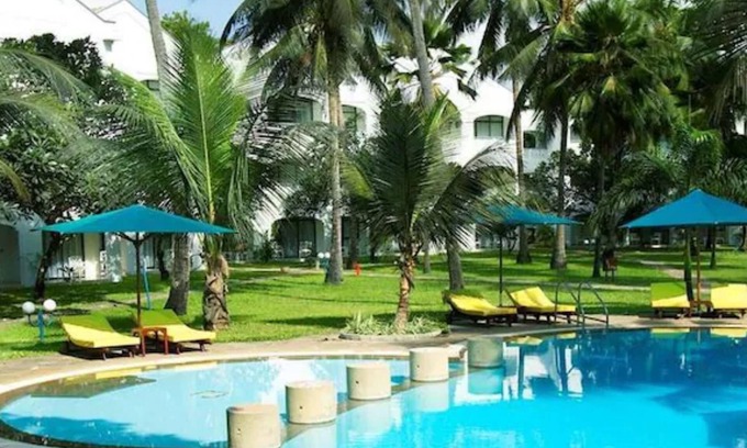 Nyali Bed & Breakfast | Sarova Whitesands Beach Resort & Spa 1
