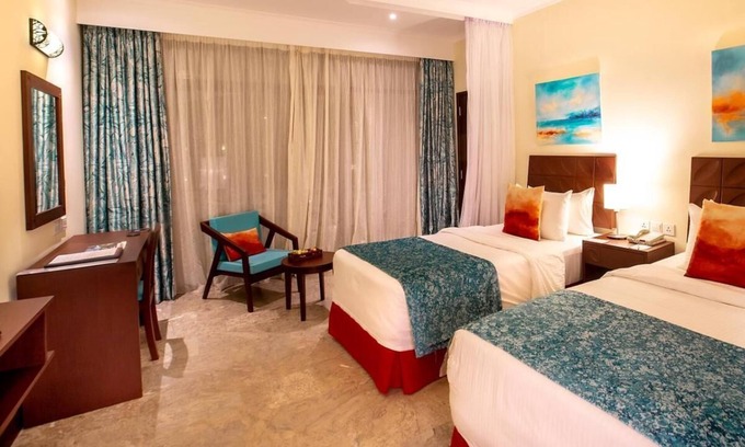 Nyali Bed & Breakfast | Sarova Whitesands Beach Resort & Spa 3