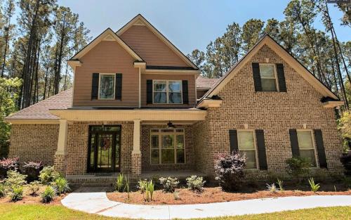Fleming Villa | SASA Deer Lodge Superb 6-bedroom house with AC