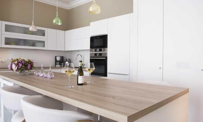 Beaune City Centre Bed & Breakfast | Sasha's Place - Appartement de Luxe - Hypercentre