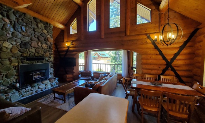 Hemlock Valley Cabin | Sasquatch Mountain - Entire Log Cabin - Private