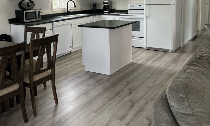 Sauble Beach Cottage | Sauble Beach Cottage - Quiet family setting