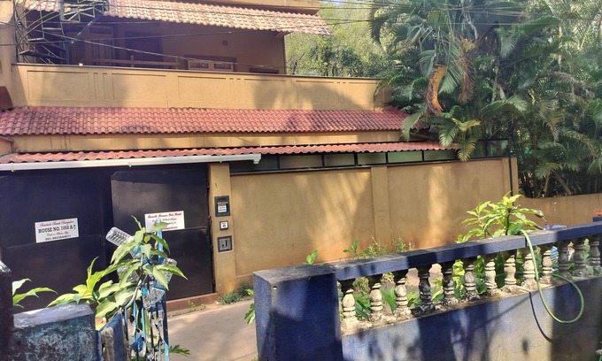 Gauravaddo House | Saudades Beach Bungalow - Spacious, Fully-Serviced Villa with Pool & Gym.