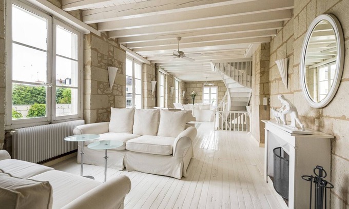 Saumur Villa | Saumur en Blanc - Four Bedroom Villa, Sleeps 8