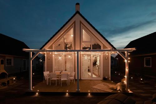 Wandlitz House | Sauna, AC, King Bed, Fenced Garden, Fibre Wi-Fi