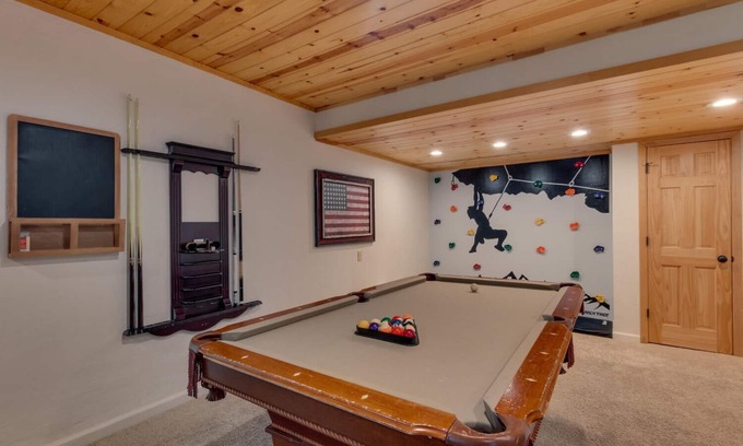 Tahoe Paradise House | Sauna, Climbing Wall, EV Charger, Arcade, Pool Table, Spa – The Monarch
