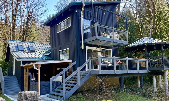 Gold Bar Ski Chalet | Sauna, Hot Tub, Hot Tub Shower, Riverfront - Recharge Chalet - Index WA