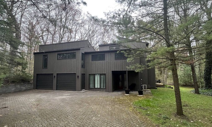 Grand Bend House | Saunter to the Beach (3 min walk)
