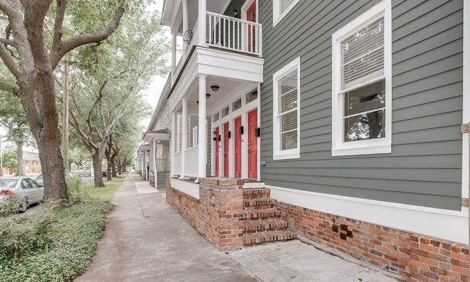 Beach Institute Condo | Savannah Historic District - Spacious & Affordable 3 BR near Forsyth Park