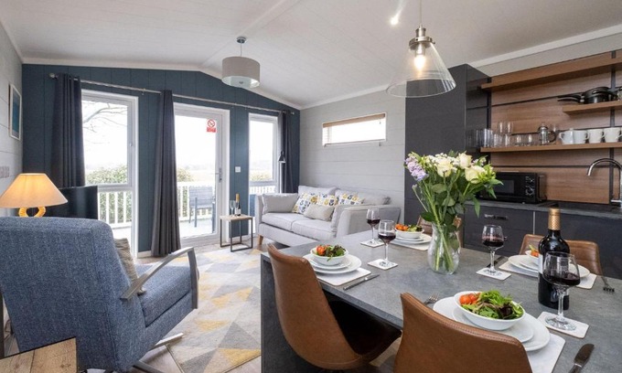 Leiston House | Savannah Lodge - Aldeburgh Coastal Cottages