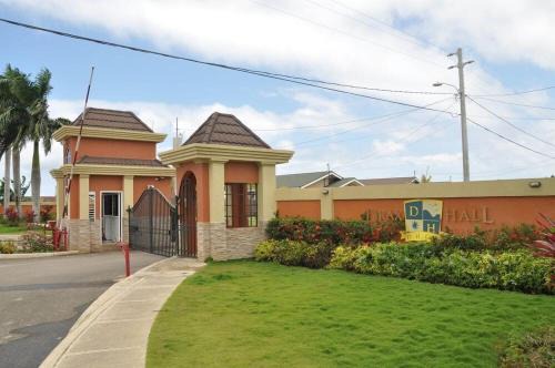 Mammee Bay Villa | Savannah's Place, Drax Hall Manor - FREE Wifi, AC