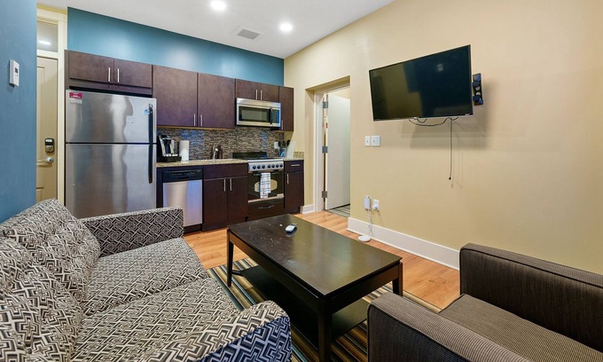 St. Clairsville House | Savor the Exquisite Allure of this remodeled Condo located at St.Clairsville 305