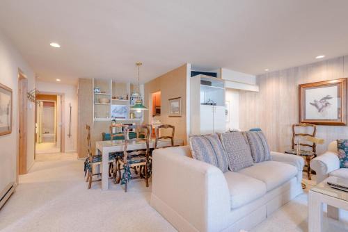 Warm Springs House | Sawtooth Condo 25