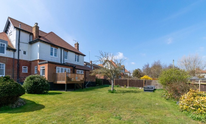 Southwold House | Saxon House - Seven Bedroom House, Sleeps 14