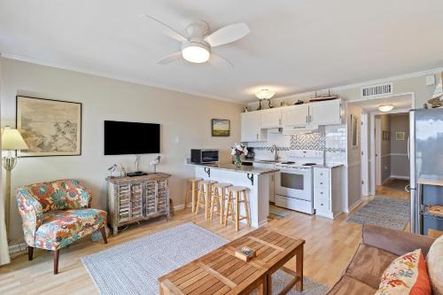 Isle of Palms House | SC206A: 206A Sea Cabin