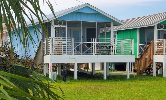 Cape San Blas Cottage | Scallop Cove #5 - The Blue Tortuga - Bayfront, 3 Min Walk to Gulf, Pet Friendly, No Min Nights.