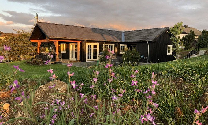Kuestelberg House | Scandinavian Lodge with hot tub near Winterberg