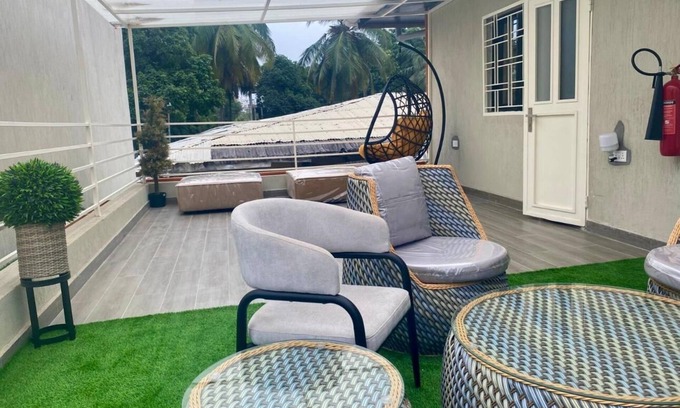 Monrovia House | Scarlett Apartments