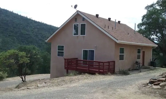 Midpines House | Scenery driving to Yosemite