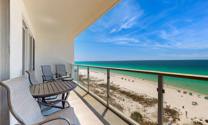 Destin Condo | Scenic condo with balcony, beach access, pool & hot tub