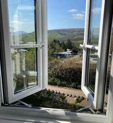 Cwmdu House | Scenic Couples Getaway in the Brecon Beacons