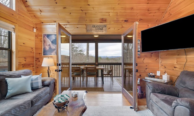 Blue Ridge Cabin | Scenic dog-friendly cabin with fireplace, balcony, hot tub, & washer/dryer