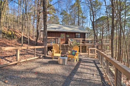 Higden House | Scenic Greers Ferry Cabin with Deck and Fire Pit!