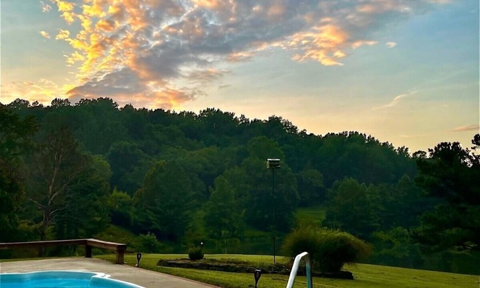 Giles County Cabin | Scenic Hidden Gem: Private Pool, Golf & Fishing on Peaceful 42 Acres