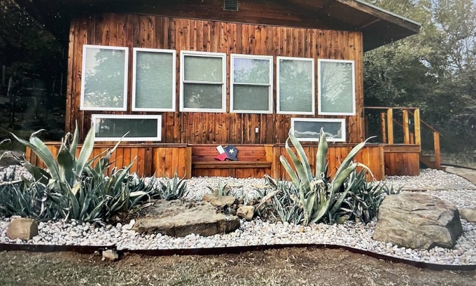 Mineral Wells Cabin | Scenic Hillside Cabin: The Hideout at Rocky Ridge