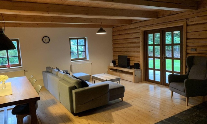 Sluknov House | Scenic holiday home in Šluknov with garden
