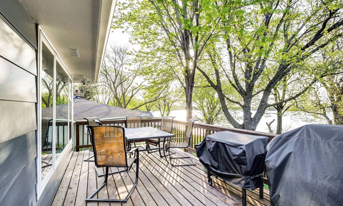 Kasota House | Scenic Home w/Lake Washington Access & Fire Pit