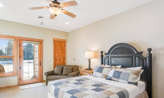 Three Lakes Condo | Scenic lakefront condo with pool, hot tub, gym & central AC