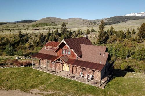 North Meadow Creek House | Scenic Mountain Cabin with Creekside Deck & Outdoor Fireplace near North Meadow Creek, Montana
