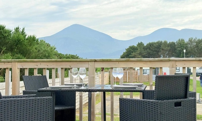 Newcastle House | Scenic mountain views from “Serenity”, a luxury 6-bed caravan in Newcastle, NI