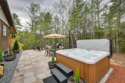 Murphy House | Scenic Murphy Cabin with Hot Tub, Fire Pit and Views