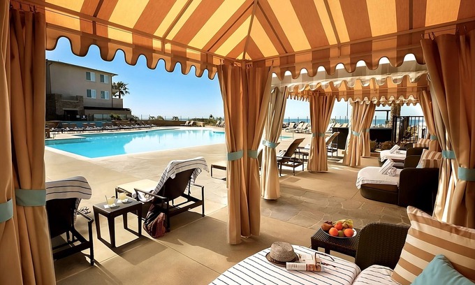 Carlsbad Hotel | Scenic Oasis: Close to South State Beach, Onsite Pool and Parking, Pets Allowed!