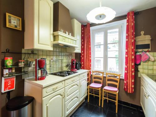 Gimnee House | Scenic Retreat in Gimnée, cleaning included