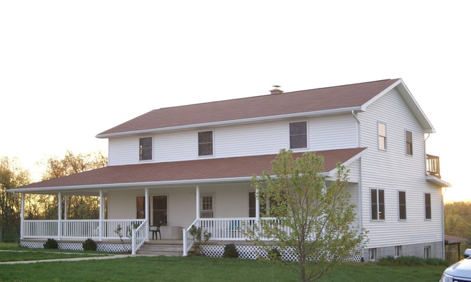 Butler House | Scenic Ridge Guest House a Farmhouse in the Mohican Valley