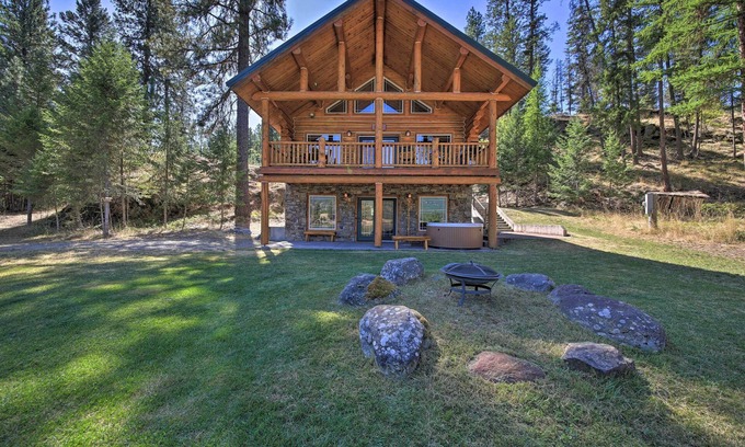Thompson Falls Cabin | Scenic Riverfront Retreat w/Hot Tub & Kayaks!