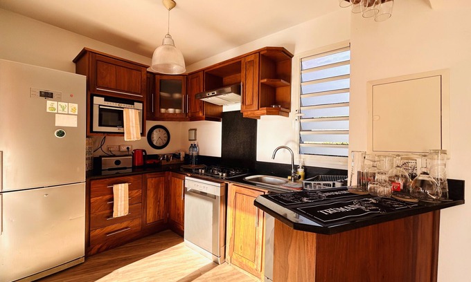 Port Chambly Villa | Scenic Riverfront 2 Bedroom Villa in Port Chambly