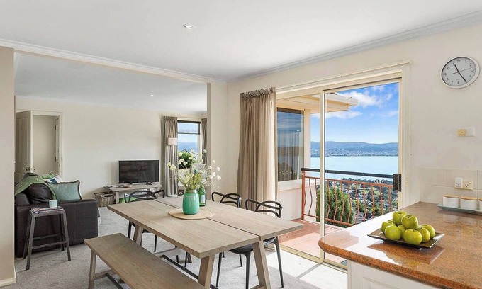 Sandy Bay House | Scenic Sandy Bay Lookout in the Hills