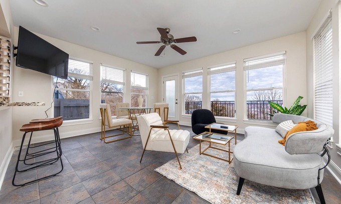 East Price Hill House | Scenic Skyline View- Downtown Cincy