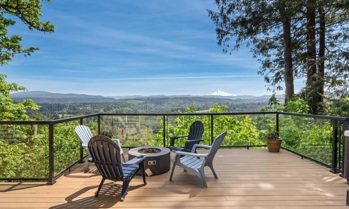 Sandy House | Scenic View Lodge | Hot Tub/Deck | Inspiring View