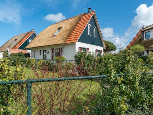 Callantsoog House | Scenic Waterside Retreat