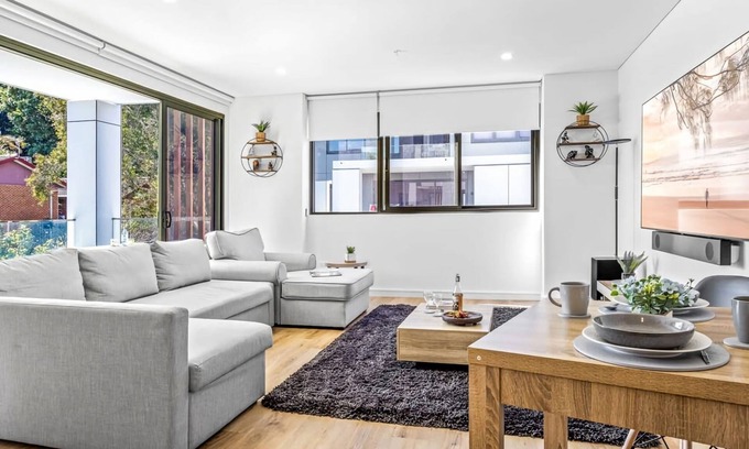 Wollongong CBD Apartment | Scenic Wollongong Gem City Location with Rooftop
