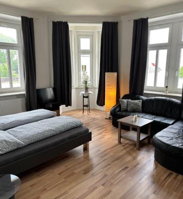 Plauen Apartment | Schöne 3 Schlafzimmer Wohnung Philipp1