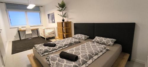 Pforzheim Apartment | Schöne ruhige Wohnung für 5, zentral, Garage